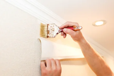 Pose de papier peint à la Tour-d'Aigues — revêtements muraux et toiles de verre